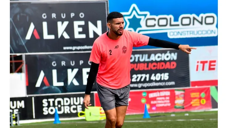 Diego Mesén rechaza a Saprissa para firmar con club de Europa.
