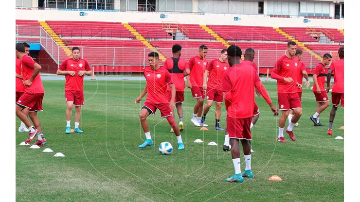 Los 5 jugadores de Costa Rica que se perderán el repechaje ante Nueva Zelanda.