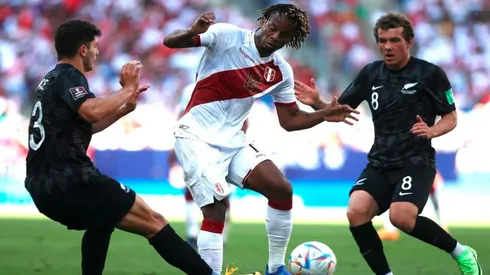 Nueva Zelanda pierde ante Perú previo al repechaje ante Costa Rica.