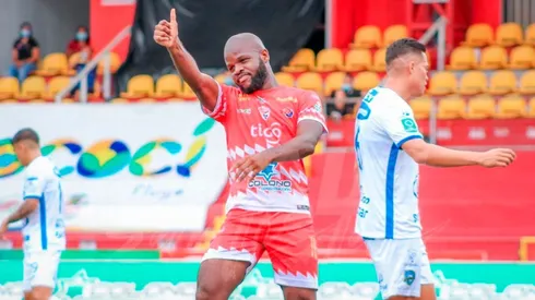 La importante oferta que tiene Javon East para irse del Santos.