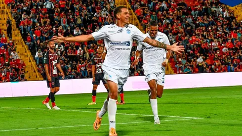 El prometedor delantero que Saprissa y Herediano se disputan como fichaje.