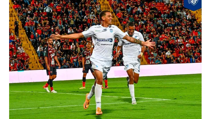 El prometedor delantero que Saprissa y Herediano se disputan como fichaje.