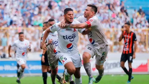 Alianza se proclamó bicampeón en El Salvador.