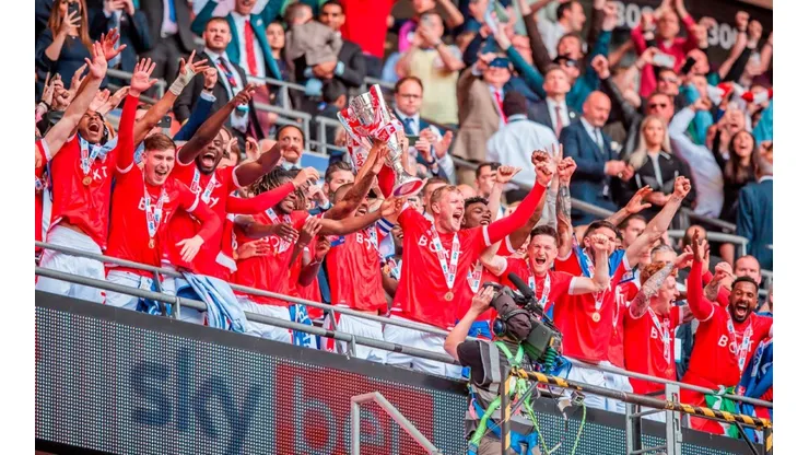 Histórico club interesado en jugador tico ascendió a Premier League.