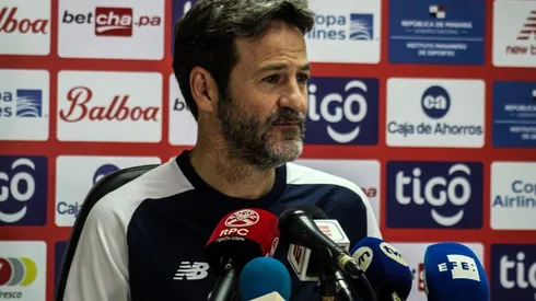 Thomas Christiansen aclaró que solo falta una firma para su renovación