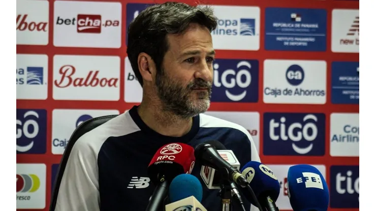 Thomas Christiansen aclaró que solo falta una firma para su renovación