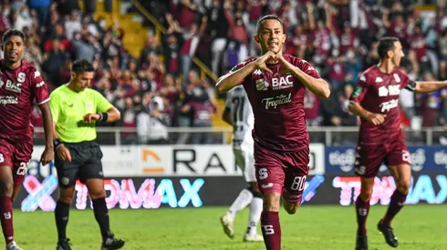 Jimmy Marín celebra su anotación (Saprissa)
