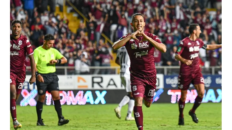 Jimmy Marín celebra su anotación (Saprissa)