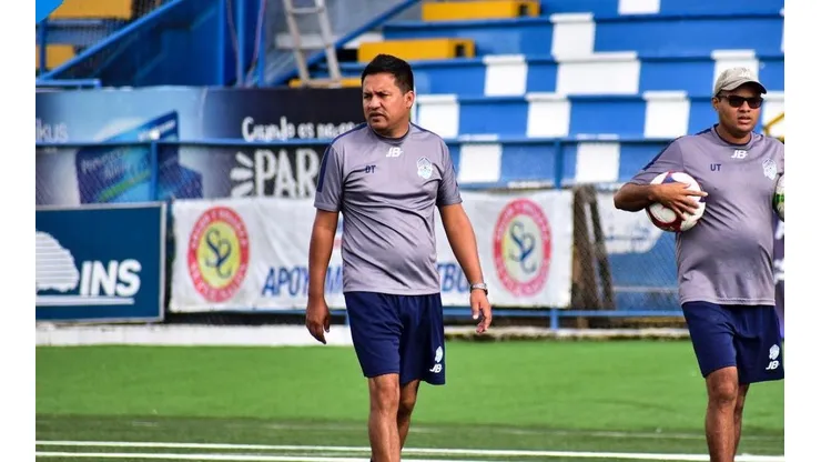 Amarini Villatoro feliz con el arribo de Kenner Gutiérrez