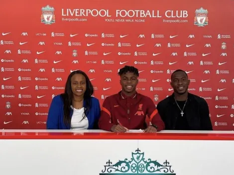Hijo de Maynor Figueroa renueva su contrato con el Liverpool