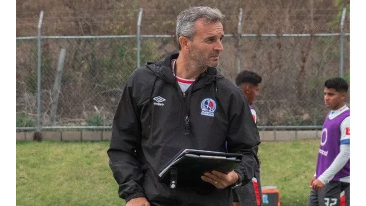 Acusan a futbolistas de conspirar contra Pablo Lavallén