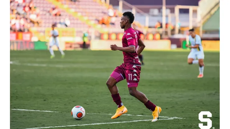 Víctor Medina podría salir de Deportivo Saprissa