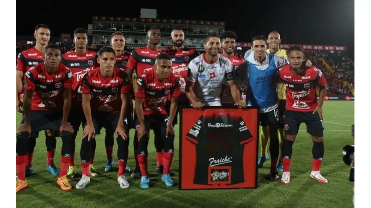 El futbolista que se iría de Alajuelense en el próximo mercado