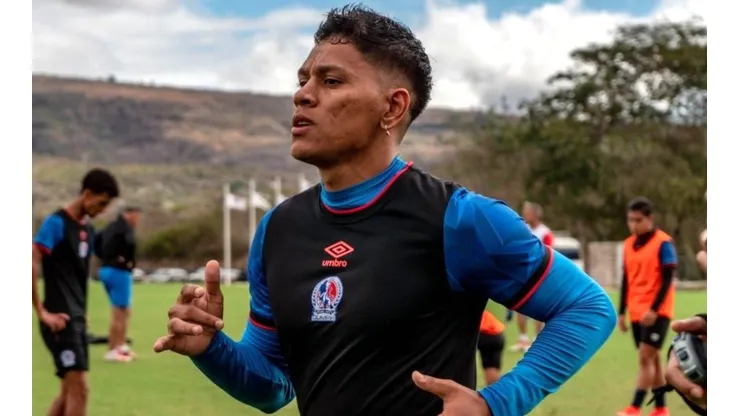Brayan Moya sigue a la espera de jugar con Olimpia