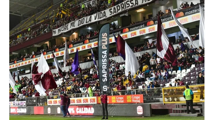 La afición morada se llena de ilusiones y acaricia la clasificación (Saprissa)