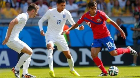Bryan Ruiz ante Inglaterra en el Mundial de Brasil 2014