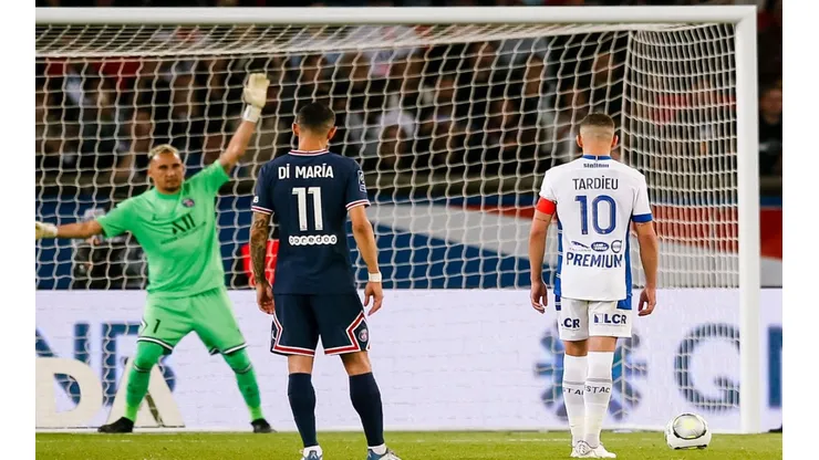 El gol de Panenka que le anotaron a Keylor Navas en empate del PSG ante Troyes.