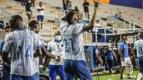 Stephens y Camargo se enfrentan y anotan en Copa Sudamericana