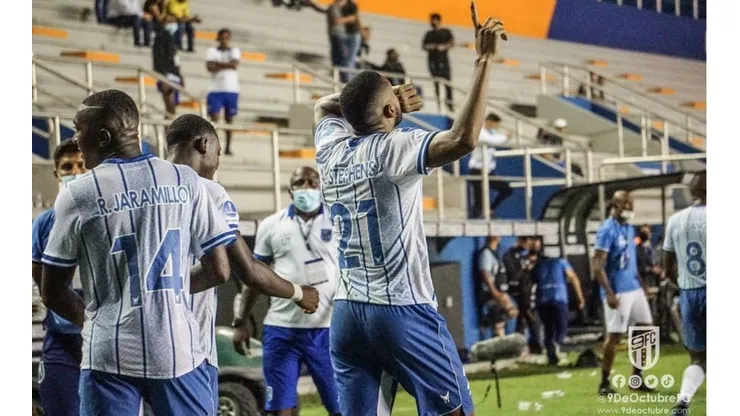 Stephens y Camargo se enfrentan y anotan en Copa Sudamericana