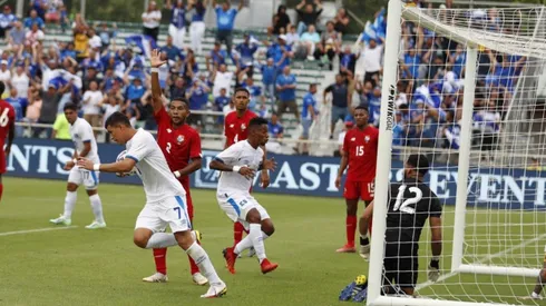 El Salvador vence a Panamá en un partido que fue suspendido por tormenta eléctrica [VIDEO]