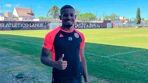 Cameron Johnson, legionario de Costa Rica que juega en Argentina.