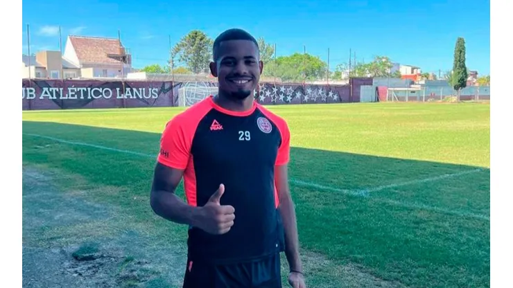 Cameron Johnson, legionario de Costa Rica que juega en Argentina.