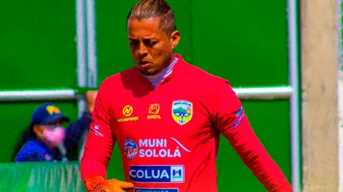 Víctor Bolívar etiquetó de "vulgares" a aficionados del Sololá en Guatemala.