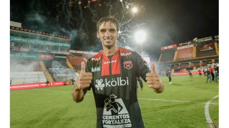 Bryan Ruiz: "Ojalá cerrar una carrera de ensueño jugando Mundial y siendo campeón en la Liga".