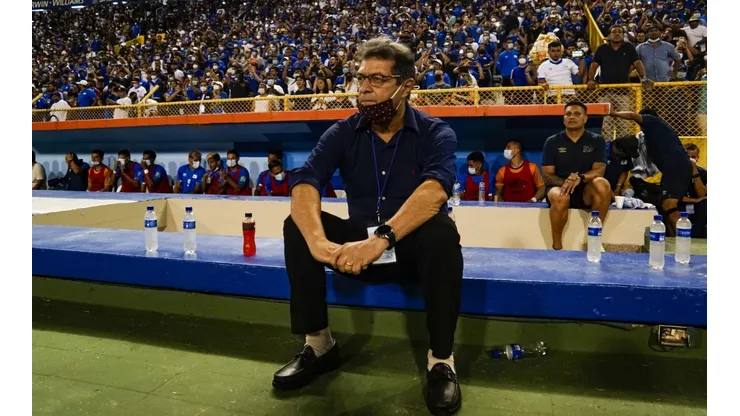 Hugo Pérez confirmó conversaciones con naturalizados para La Selecta