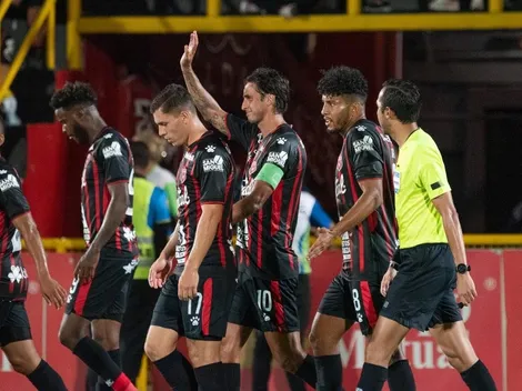 El calvario que vive Bryan Ruiz para jugar en Alajuelense