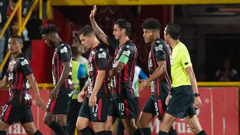 Bryan Ruiz sufre mucho para jugar