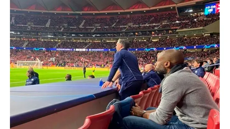 Paulo Wanchope acompañó al Manchester City en el duelo ante Atlético en España.