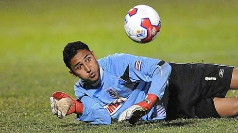 Keylor Navas atajando en el Saprissa