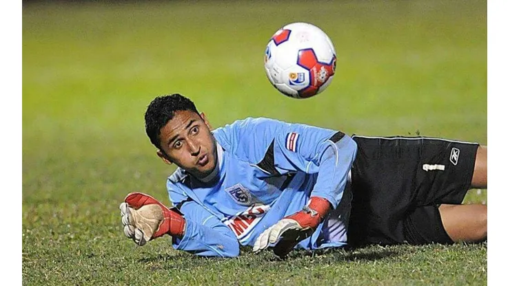Keylor Navas atajando en el Saprissa