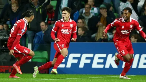 El FC Twente de Países Bajos desea extender el ligamen Manfred Ugalde por un año más (FC Twente)