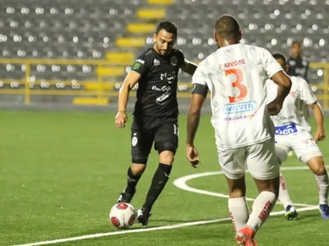 Sporting tropieza ante Santos y cede el liderato a Alajuelense