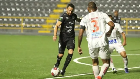 Randall Azofeifa tuvo un gran juego este lunes ante Santos (Sporting FC Oficial)