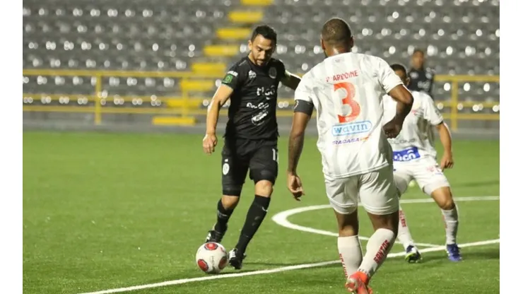 Randall Azofeifa tuvo un gran juego este lunes ante Santos (Sporting FC Oficial)