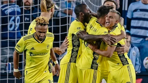 Randall Leal festeja junto a sus compañeros la anotación de su club (Nashville SC Oficial)