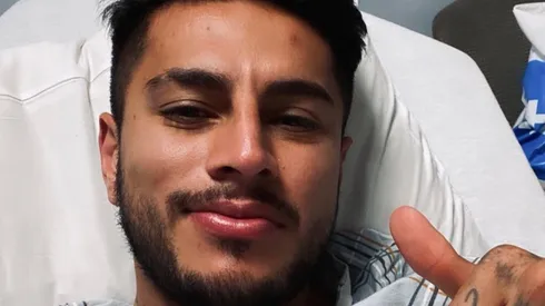 Ronald Matarrita en el hospital, luego de la cirugía realizada en su pie (Ronald Matarrita, Instagram)