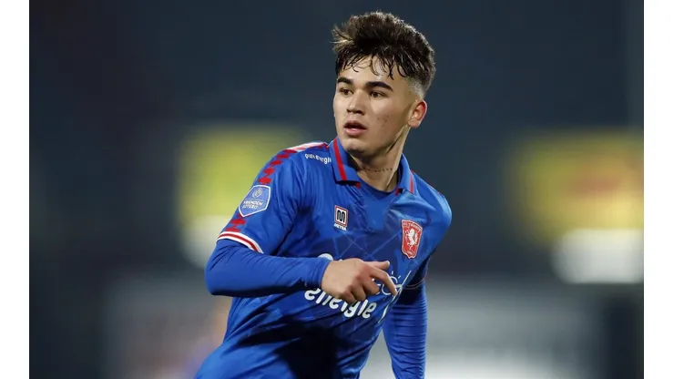 Manfred Ugalde cuenta con pocos minutos en el Twente FC
