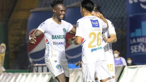 Rubilio Castillo marcó en la victoria de Comunicaciones