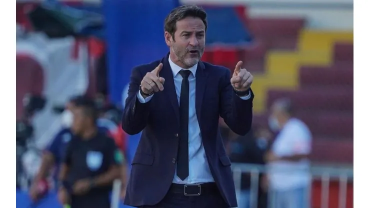 Los rumores del alto salario de Thomas Christiansen se desmienten.