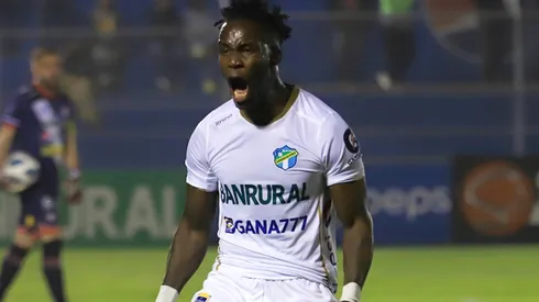 Rubilio Castillo anota en el triunfo de Comunicaciones [VIDEO]