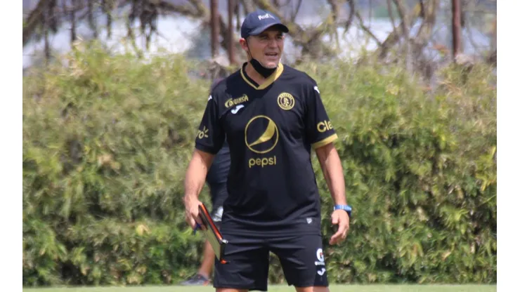 Hernán Medina debuta en el banquillo de Motagua