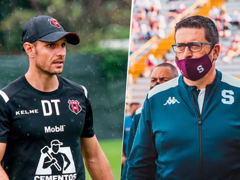 ´Fuera Iñaki´ y ´Fuera Rudé´: afición de Saprissa y Alajuelense estalla contra los españoles