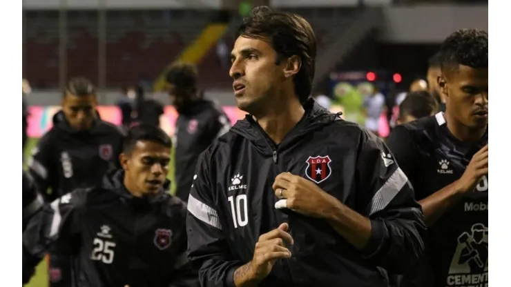Bryan Ruiz pidió sostener a Rudé en el cargo