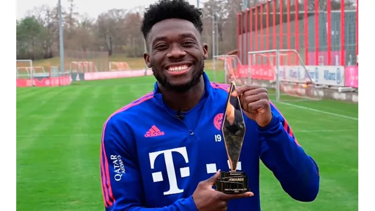 Alphonso Davies es elegido Jugador del Año en Concacaf