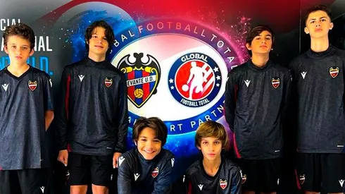 Cinco jóvenes jugadores ticos realizan pasantía en Levante UD de Óscar Duarte.