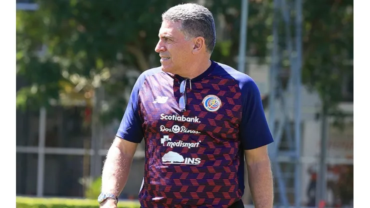 Luis Fernando Suárez llena de elogios a El Salvador